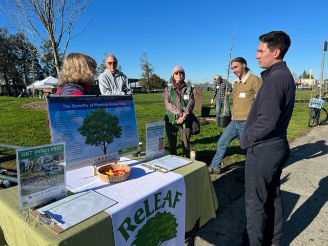 Petaluma’s Youth Plant Trees to Reduce Air Toxics