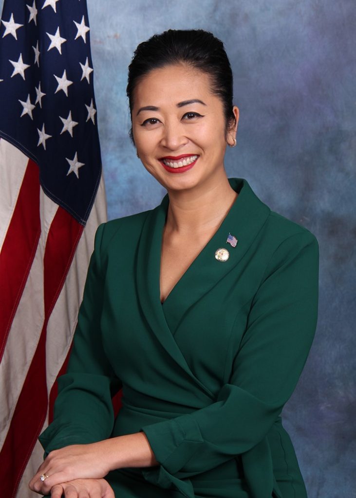 Headshot of Mayor Helen Tran
